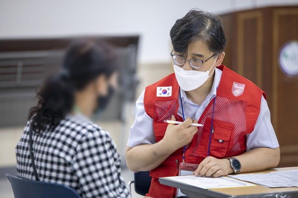 고려대학교 안산병원과 안산단원경찰서는 27일 북한이탈주민들 대상으로 의료봉사를 진행했다.