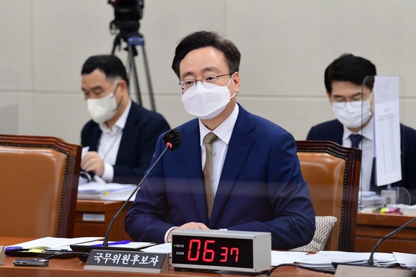 조규홍 보건복지부 장관 후보자가 의원들의 질의에 답변하고 있다 (사진출처 국회전문기자협의회)
