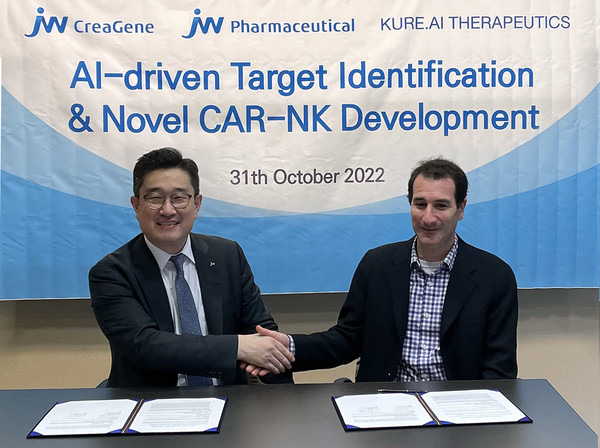 JW그룹은 미국 바이오 벤처기업 큐어에이아이 테라퓨틱스와 인공지능 기반의 혁신 항암신약 개발을 위한 공동연구 계약을 체결했다고 1일 밝혔다.