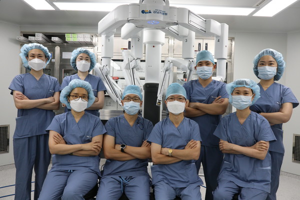 강남차병원은 지난 2015년 6월 로봇수술센터를 개소한 이후 산부인과 분야 로봇수술 4000례를 달성했다고 27일 밝혔다.
