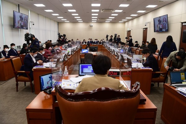국회 보건복지위원회는 9일 제403회 임시회 전체회의를 개최했다.