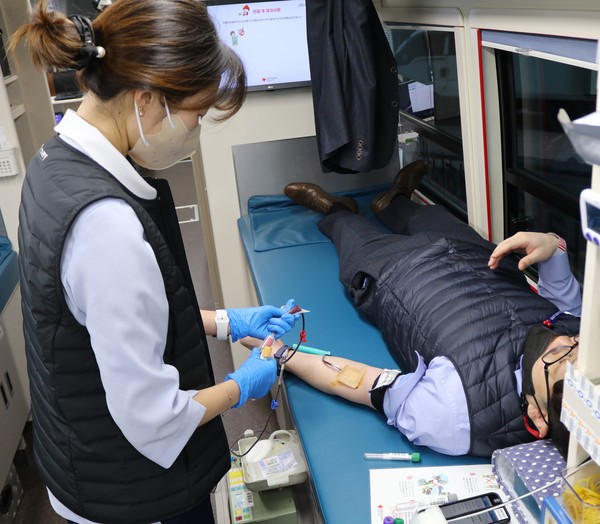 대전을지대병원은 9일 원내에서 사랑 나눔 행사를 가졌다.