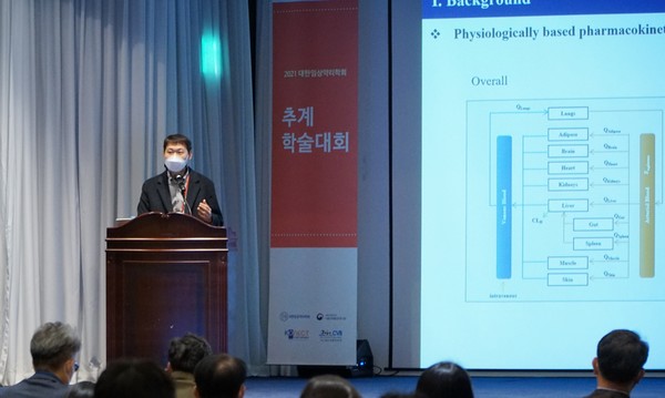 대웅제약은 한국생명공학연구원 실험동물자원센터와 지난 2019년 연구성과의 활용도를 높이기 위해 체결한 ‘공동연구개발 업무협약(MOU)’에 대한 성과를 24일 공개했다.