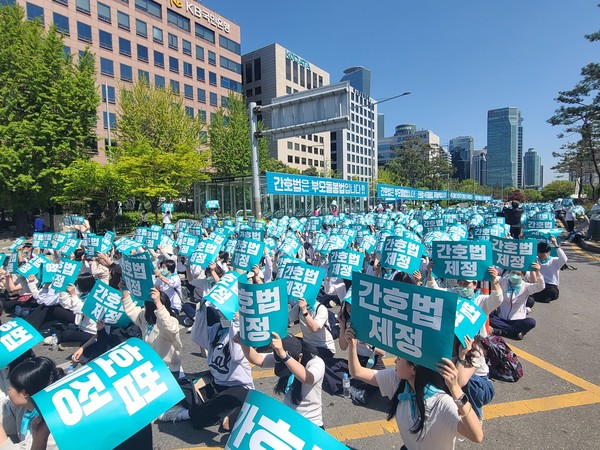 19일 한국간호대학(과)장협의회가 당정이 제시한 간호법 중재안을 반대한 간협 입장을 지지한다는 성명서를 발표했다. 