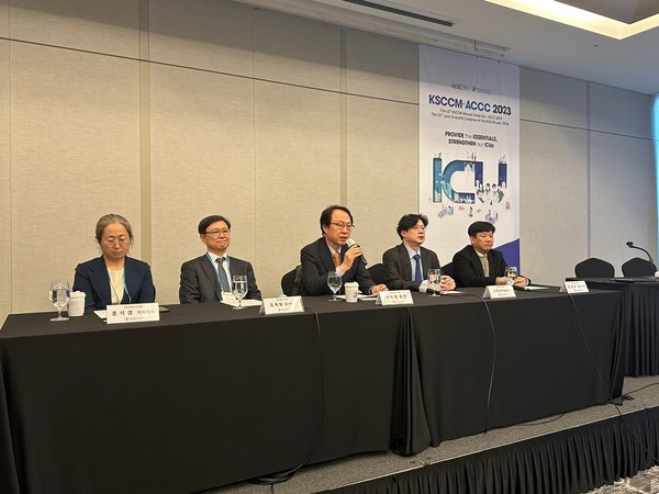 대한중환자의학회는 27일 서울 삼성동 그랜드 인터컨티넨탈 호텔에서 국제학술대회(KSCCM·ACCC 2023) 개최를 기념하는 기자간담회를 열었다.