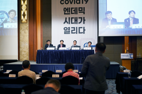서울시 내과의사회는 18일 롯데호텔에서 제27회 정기총회 및 학술대회를 개최했다.