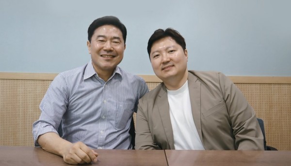 ▲분당21세내과의원 김한수 원장과 연세우리내과의원 윤상현 원장(오른쪽).