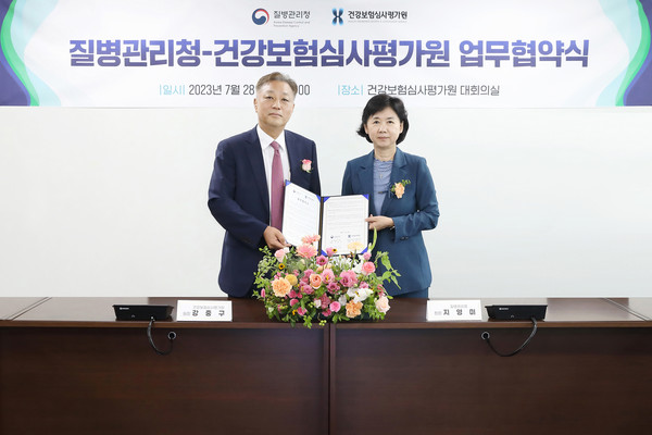 건강보험심사평가원과 질병관리청은 28일 서울에서 생산·보유하고 있는 데이터를 연계해 보건정책 수립에 활용하기 위한 업무협약을 체결했다.