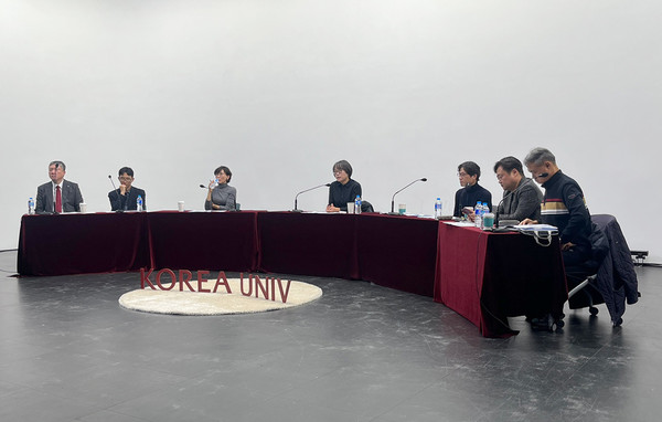 고려대학교 보건대학원은 고려대 미디어관 SBS 스튜디오에서 자살예방 토론회를 개최했다