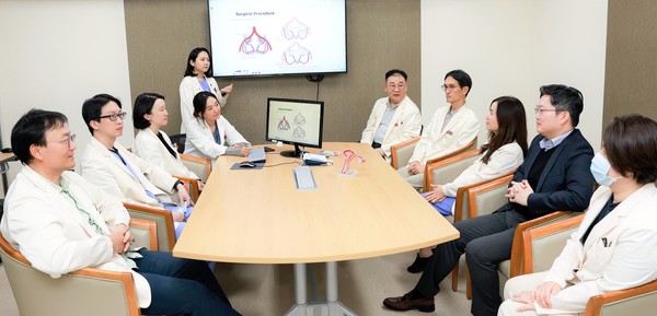 삼성서울병원 다학제 자궁이식팀 회의 모습