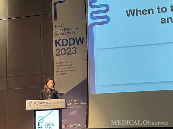 지난 17일 그랜드 워커힐 서울 호텔에서 개최된 KDDW 2023 현장에서 분당차병원 전영은 교수(소화기내과)가 'D형 간염 바이러스 검사 시기와 치료 방법'을 주제로 발표했다.