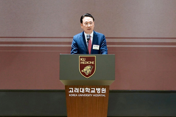 고려대학교 안암병원 김영훈 교수(순환기내과)는 5일 남북보건의료교유재단 이사장으로 취임했다.