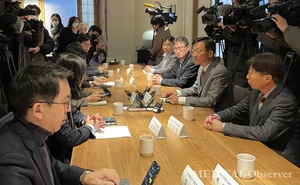 복지부와 의협은 20일 서울에 위치한 달개비에서 제22차 의료현안협의체를 가졌다.
