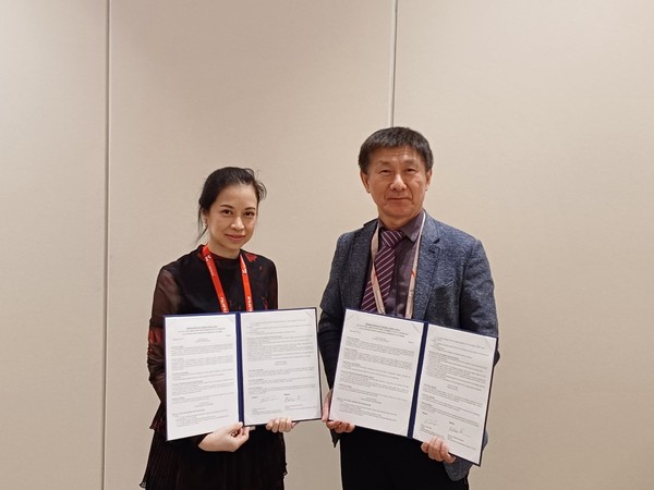 지난해 12월 8일 태국 방콕에서 열린 APDW 2023 현장에서 태국소화기내시경학회(TAGE)와 국제소화기내시경네트워크(IDEN)가 MOU를 체결했다.