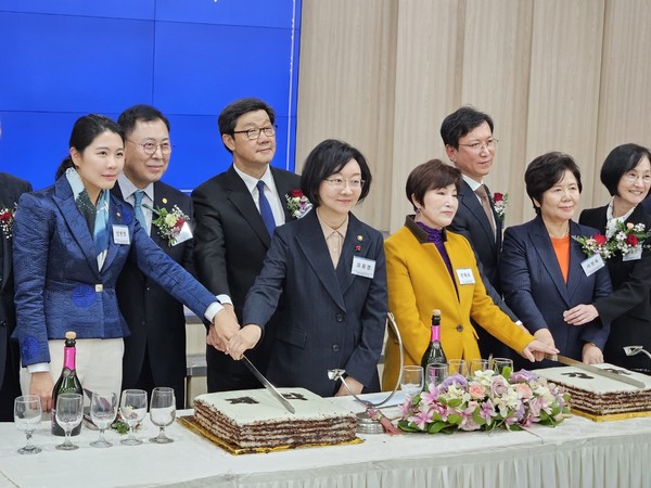 대한약사회와 한국제약바이오협회는 4일 제약바이오협회 회관 대강당에서 2024년 신년교례회를 개최했다.