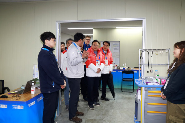 깅원 동계청소년올림픽대회를 앞두고 보건복지부 조규홍 장관이 18일 직접 응급의료체계 점검에 나섰다.