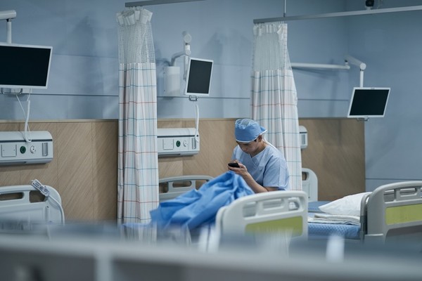 정부가 27일 전국의 종합병원과 수련병원에서 근무하는 간호사를 대상으로 '진료지원인력 시범사업'을 실시한다고 발표하자 병원 간호사들은 "황당하다"는 반응을 보였다. ⓒ 게티이미지뱅크