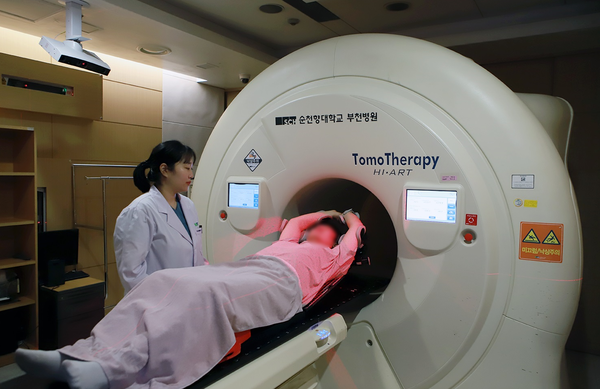 순천향대 부천병원이 ‘무표식 표면 유도 방사선치료’ 기술을 도입했다고 발표했다.