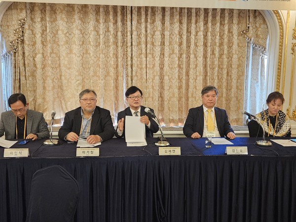 대한산부인과의사회는 7일 롯데호텔에서 제51차 춘계학술대회를 개최했다. 산부인과의사회는 전공의 및 교수들의 사직투쟁을 적극 지지하고, 정부의 의대증원 정책을 원점에서 재검토해야 한다고 촉구했다.