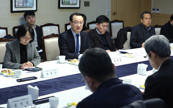 정부가 4월 내에 대통령 직속 의료개혁특위를 구성해 운영한다고 밝혔다.