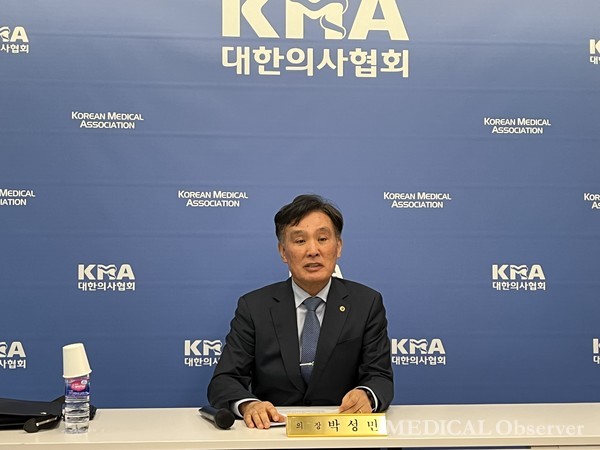 18일 대한의사협회 대의원회 박성민 의장은 의협 출입기자단과 기자간담회 통해 의대 증원 문제에 대한 의견을 전했다.
