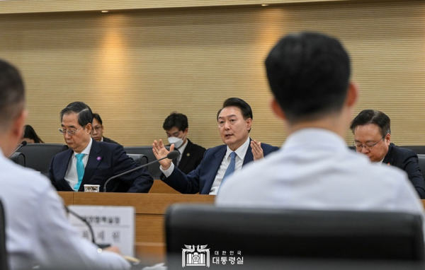 윤석열 정부가 의료개혁특위 위원장으로 한국제약바이오협회 노연홍 협회장이 내정되자 시민계가 “의료 영리화를 가속시키는 의료개혁”이라고 비판했다.