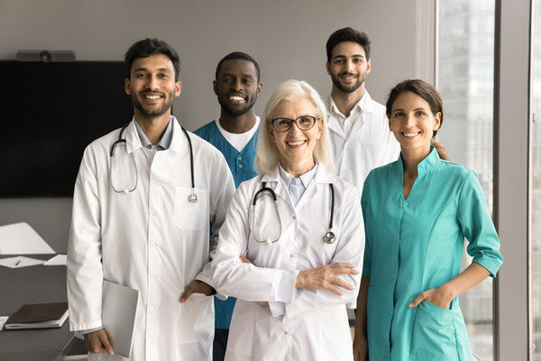 정부가 외국 의료인의 국내에서 의료 행위를 할 수 있도록 논의 중이라고 밝혔다(이미지 출처 : 게티이미지뱅크).