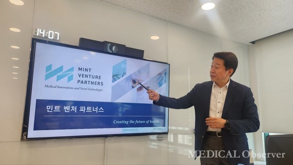 송재훈 전 삼성서울병원장이 민트 벤처 파트너스를 설립하고, 바이오 헬스케어 기업과 의료 전문가를 연결하는  Mint MD 법인을 운영 중이다.