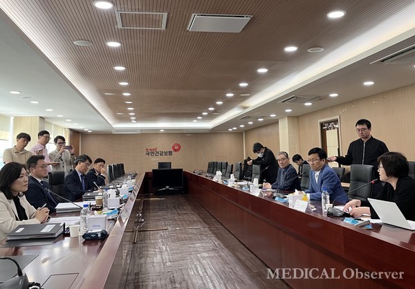 국민건강보험공단은 16일 당산 스마트워크에서 대한의사협회와 2025년도 제1차 환산지수 수가협상을 진행했다.