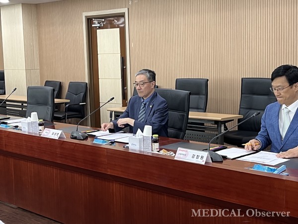 의협 최성호 수가협상단장은 모두발언에서 △환산지수 차등 적용 및 단체별 순위 적용 철폐 △수가협상 실시간 생중계를 요구했다.