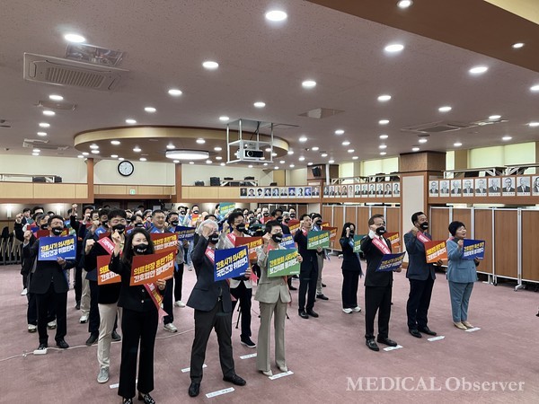 서울시의사회는 17일 서울시의사회관에서 간호법 재발의 저지를 위한 결의대회를 진행했다.