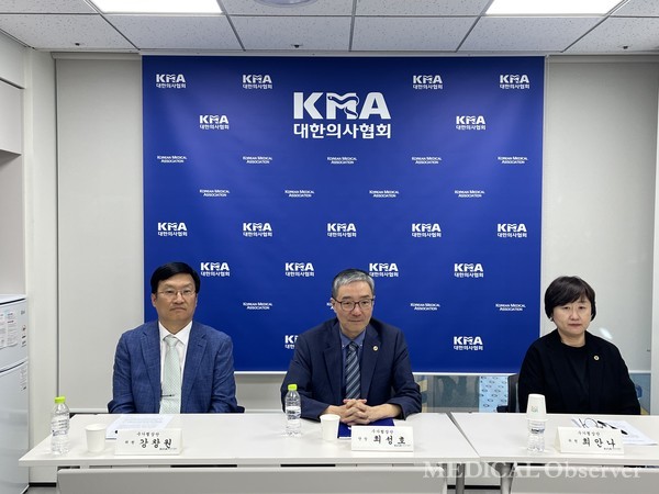 대한의사협회 수가협상단은 지난 16일 의협회관에서 출입기자단과 기자간담회를 열고 "정부가 환산지수 차등 적용을 추진하면 두자리 수 인상률을 얻는다 해도 협상에 임하지 않겠다"고 밝혔다.