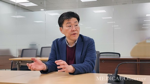 보건복지부 이중규 건강보험정책국장은 지난 22일 전문기자협의회와 만난 자리에서 병원 경영난 보전을 위해 요양급여비를 선지급하기로 결정했다.