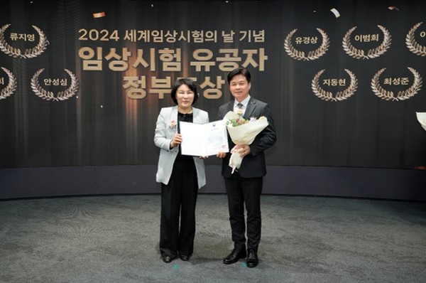 움트 신남철 대표이사가 24년 세계임상시험의 날 기념행사에서 임상시험 발전에 기여한 공로로 보건복지부 장관 표창을 수상했다.