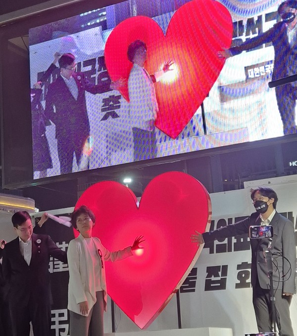 한국의료를 살리겠다는 의지를 담은 CPR 퍼포먼스 모습 