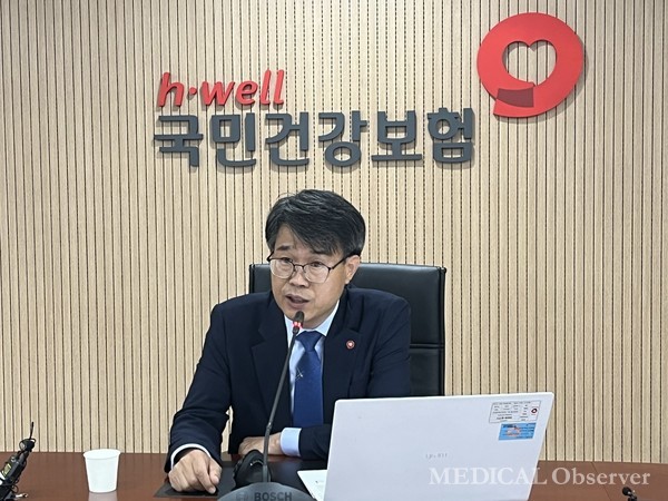 국민건강보험공단 김남훈 급여상임이사는 1일 새벽 2025년도 환산지수 수가협상이 마무리 된 후 건보공단 출입기자단을 만나 협상 내용을 전달했다.