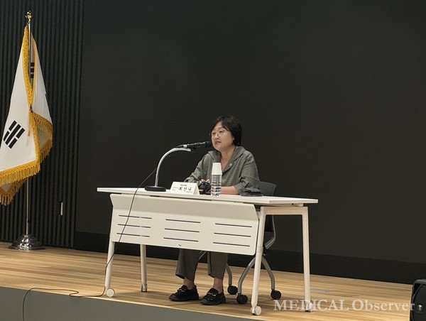 대한의사협회가 오는 18일 전국 의사 휴진에 앞서 의대 정원 재논의와 필수의료 패키지 수정, 전공의 행정명령 취소 등을 요구했다. 이에 보건복지부는 “불법 휴진을 전제로 요구하는 것은 적절치 않다”며 거부 의사를 드러냈다.