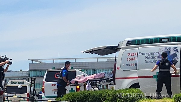 서울대병원 집단 휴진 발표에도 응급실과 중환자실 운영은 계속되고 있다. 