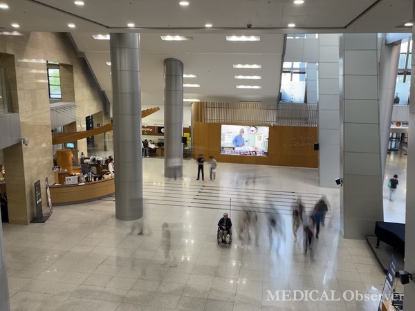 한국환자단체연합회는 17일 보도자료를 통해 "의사가 필요한 환자가 있다면, 의사는 바로 그곳에 있어야 한다"며 의료계를 향해 집단휴진 철회를 요구했다.