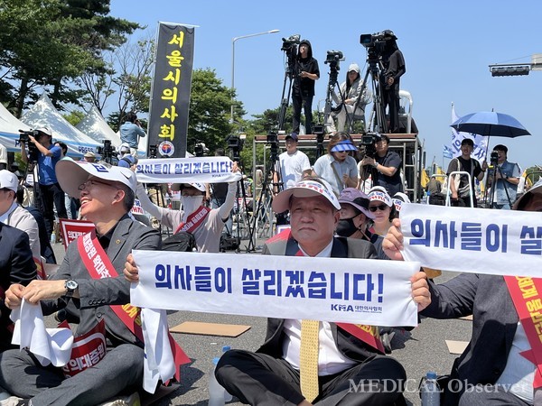 18일 대한의사협회가 여이도에서 총궐기대회를 개최했다. 