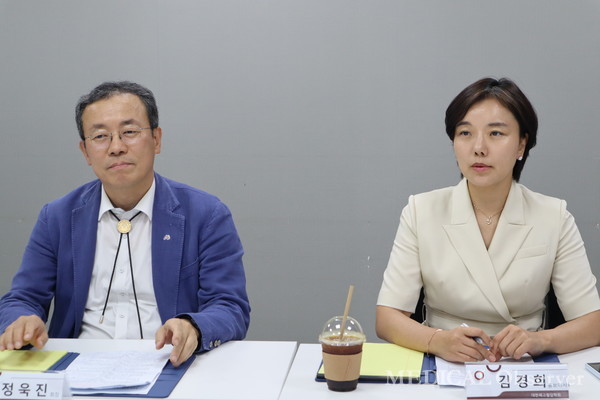 ▲(좌부터) 대한폐고혈압학회 정욱진 회장(가천대 길병원 심장내과 교수), 김경희 홍보이사(인천세종병원 심장이식센터장).