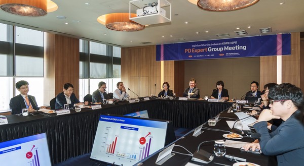 박스터 주최로 KSPD와 ISPD가 국내 복막투석 활성화 방안 모색을 위한 전문가 그룹 회의를 진행했다.