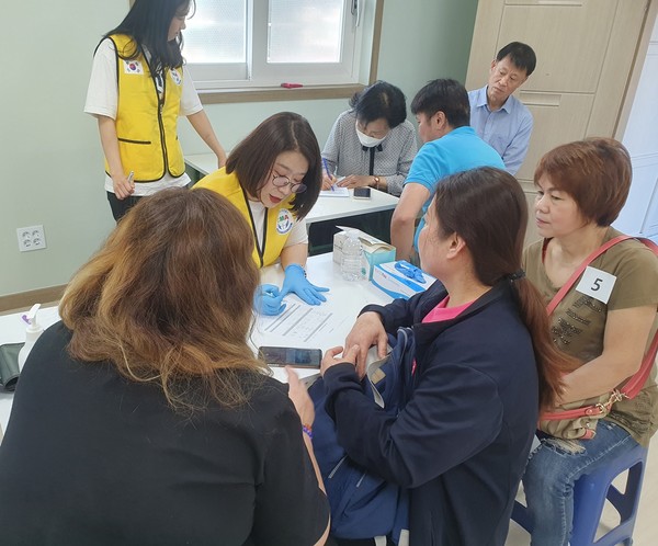 ▲가톨릭중앙의료원은 포천 이주민을 대상으로 의료봉사 활동을 진행했다. 