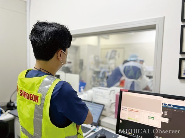 20분 뒤 도착한 닥터헬기, 다행히 안구 관통상은 아니었다