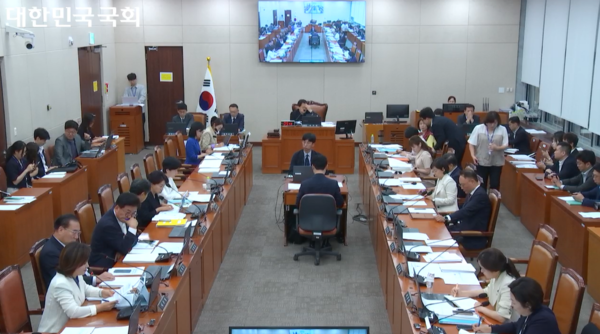 국회 보건복지위원회가 16일 국회 본관에서 전체회의를 열고 전반기 소위원회 구성을 의결했다.