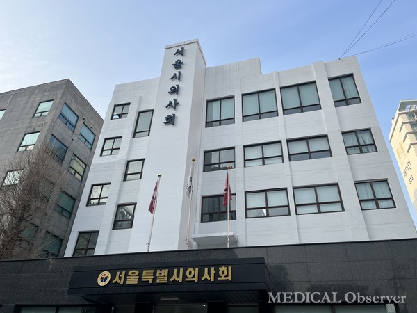 서울특별시의사회는 22일 오후 7시 30분 만복림에서 서울특별시의사회‧서울특별시치과의사회‧서울특별시한의사회 면허취소법 공동대응 간담회를 개최한다고 밝혔다.