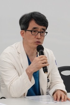 ▲가톨릭대 서울성모병원 송교영 로봇수술센터장(위장관외과 교수).