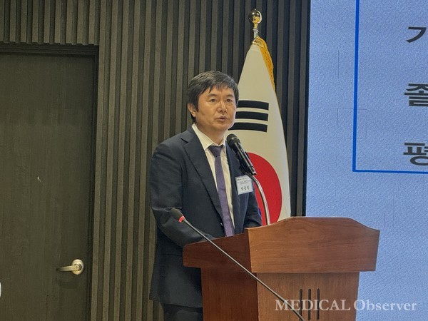 의료계는 26일 오후 의협회관에서 ‘대한민국 의료 사활을 건 제1차 전국 의사 대토론회’를 개최했다. 사진은 대한의학회 박용범 수련교육이사.