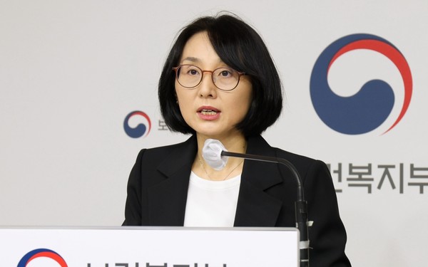 정부가 도수치료, 백내장 수술 등 과잉하게 시행되는 비급여 진료와 실손보험 개혁을 발표했다.