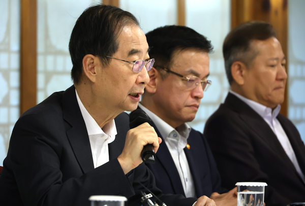 한덕수 국무총리가 25일 고위당정협의회를 열고 간호법 처리를 당부했다. 